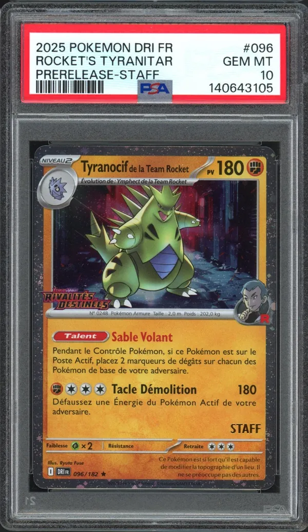 PSA 10 Tyranocif de la Team Rocket Prerelease Staff