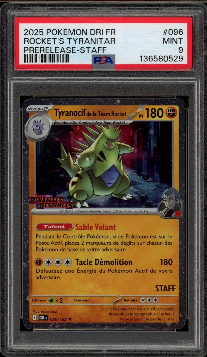 PSA 9 Tyranocif de la Team Rocket Holo Prerelease Staff