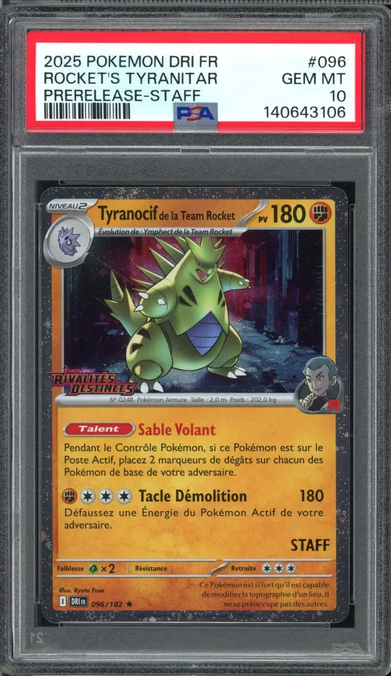 PSA 10 Tyranocif de la Team Rocket Prerelease Staff