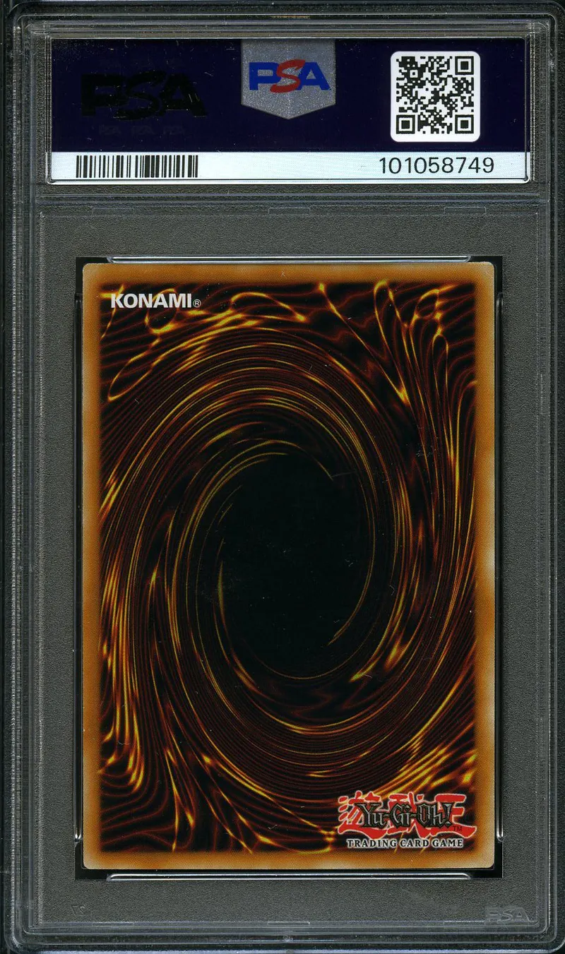 PSA 8 Dragon Noir Aux Yeux Rouges