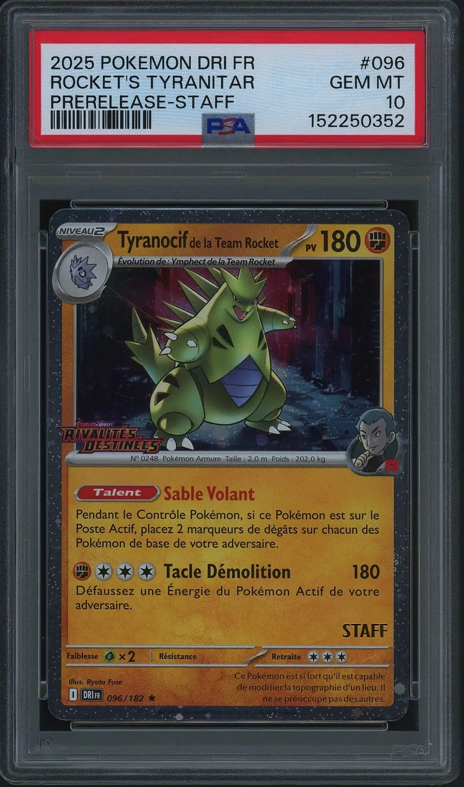 PSA 10 Tyranocif de la Team Rocket Prerelease Staff